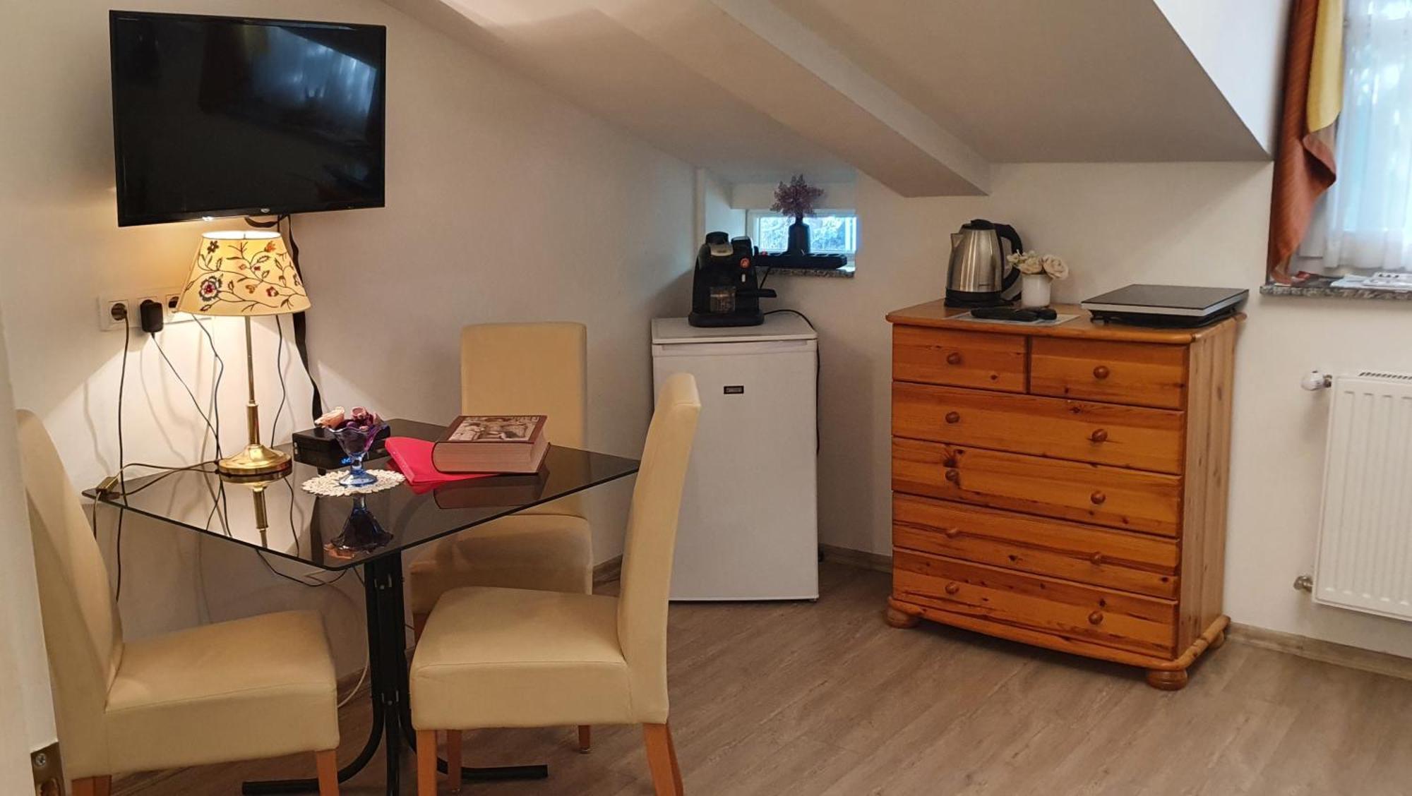 Karmelita Boutique Apartman Sopron Habitación foto